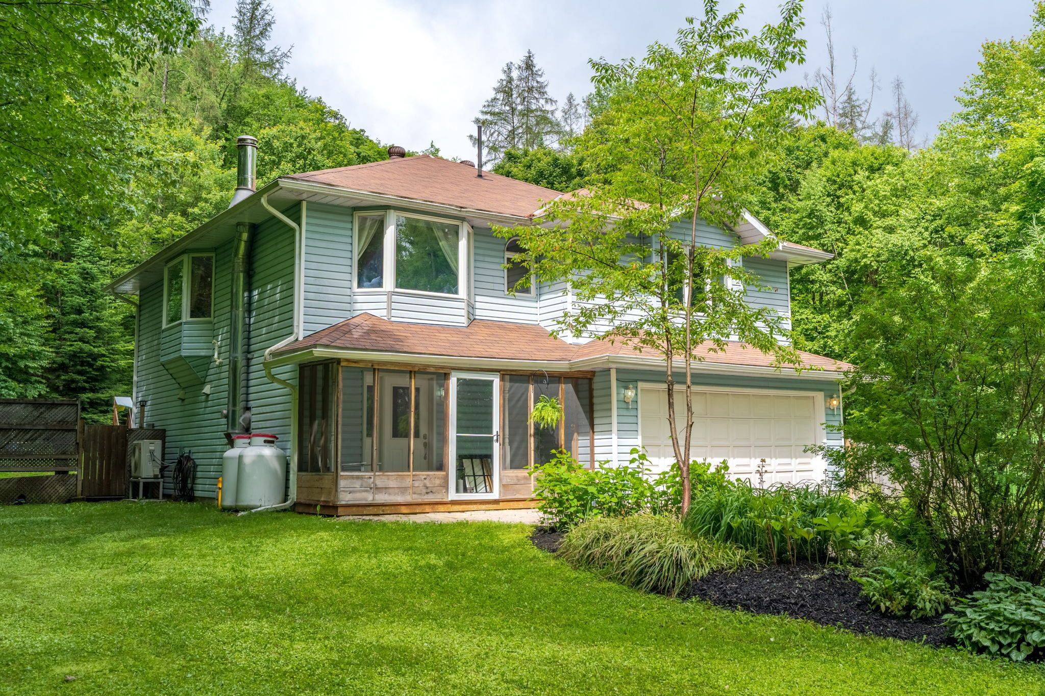 312 Old Aspdin RD, Huntsville, ON P0B 1M0