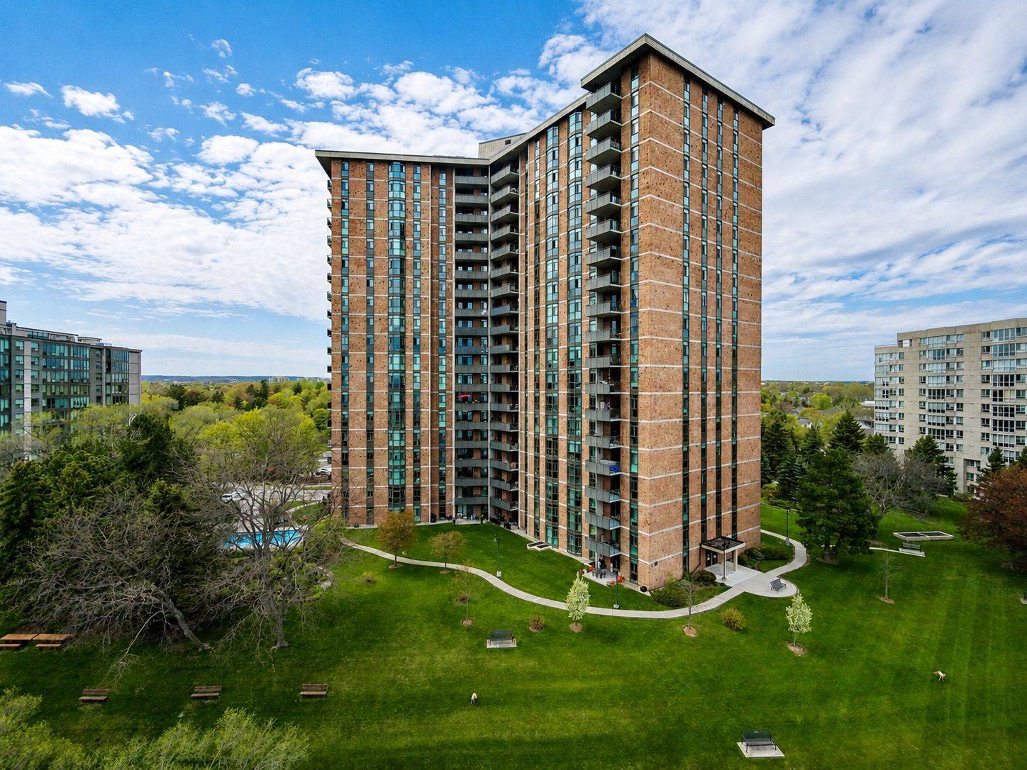 5250 Lakeshore RD #602, Burlington, ON L7L 5L2
