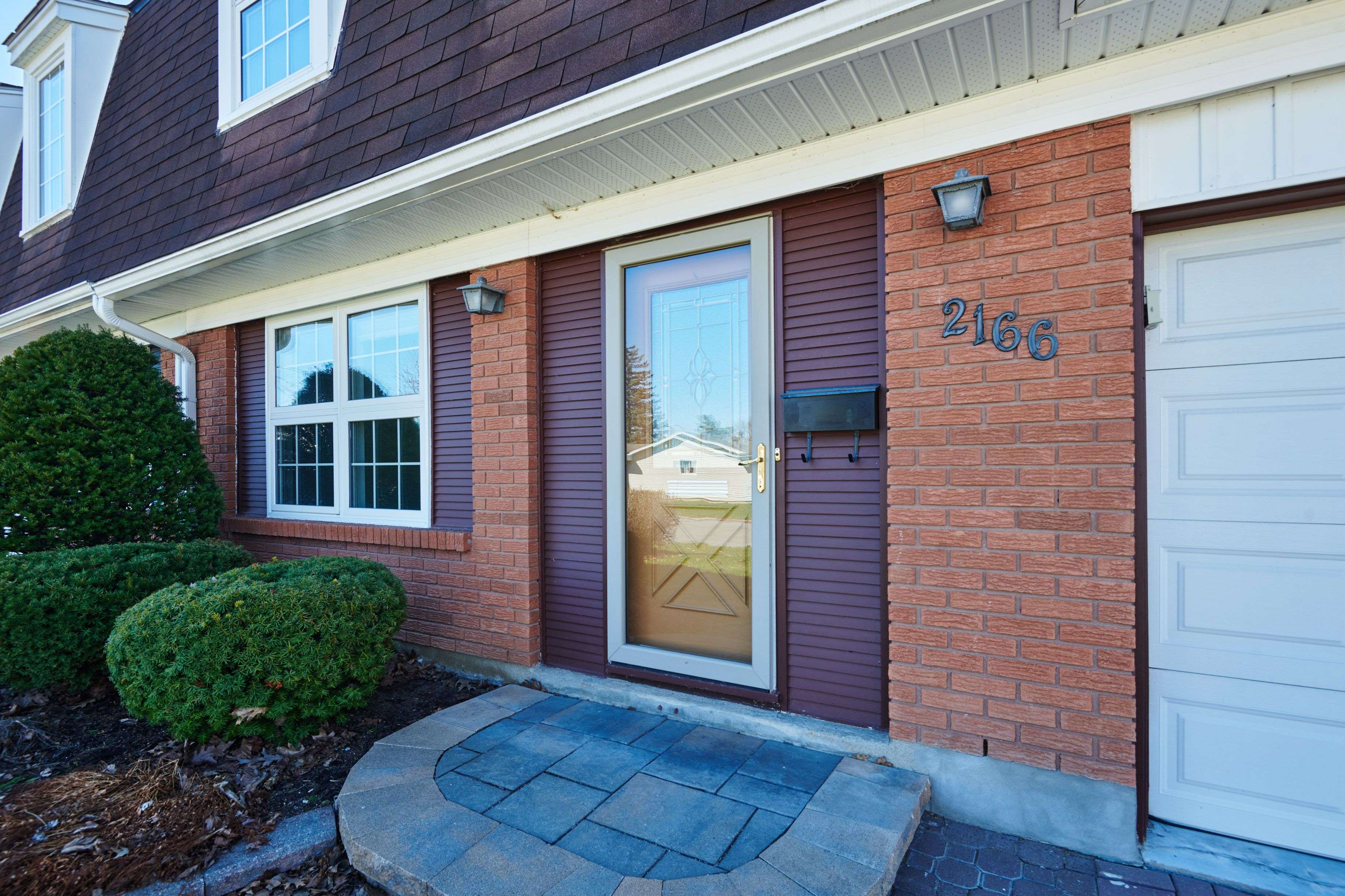 2166 Bickerton AVE, Beacon Hill North - South And Area, ON K1J 6Y3