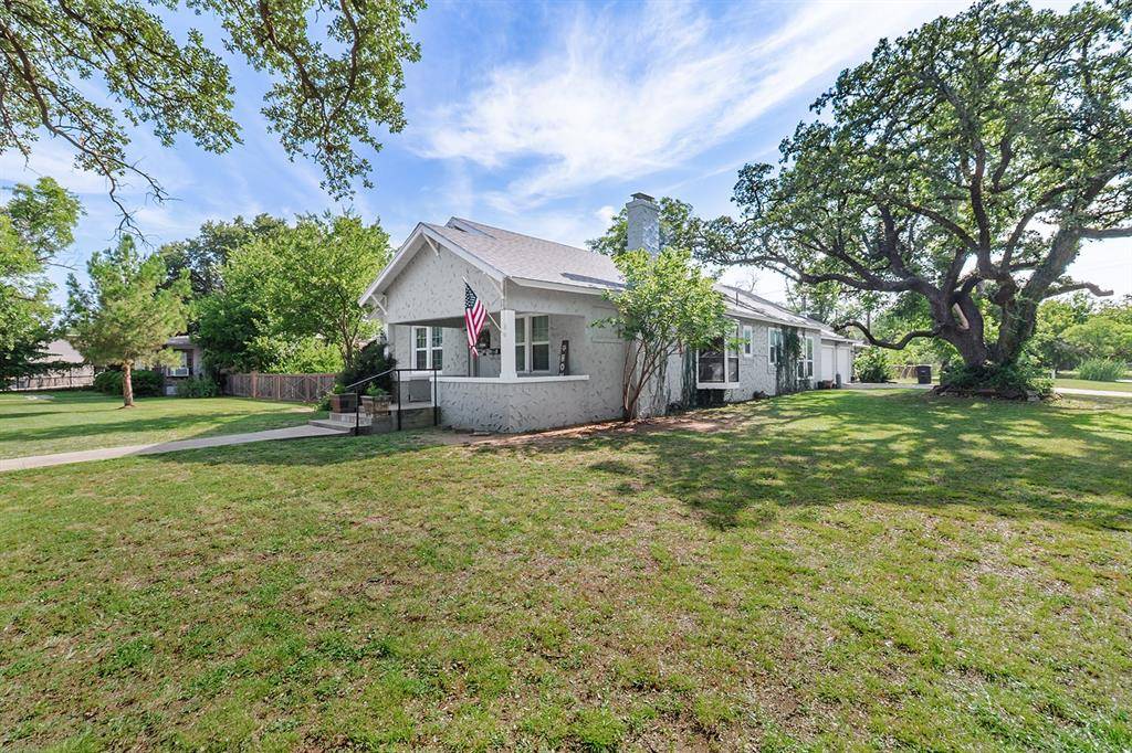 1800 S China Street, Brady, TX 76825