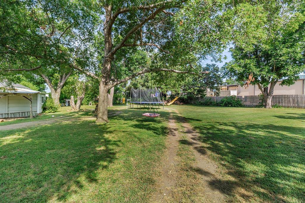 1800 S China Street, Brady, TX 76825
