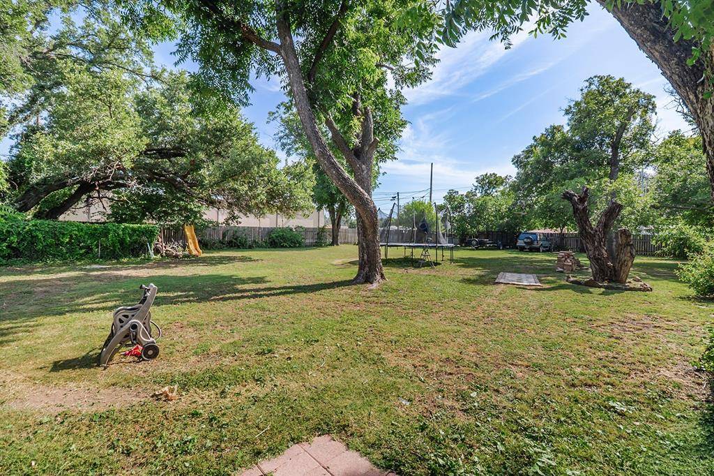 1800 S China Street, Brady, TX 76825