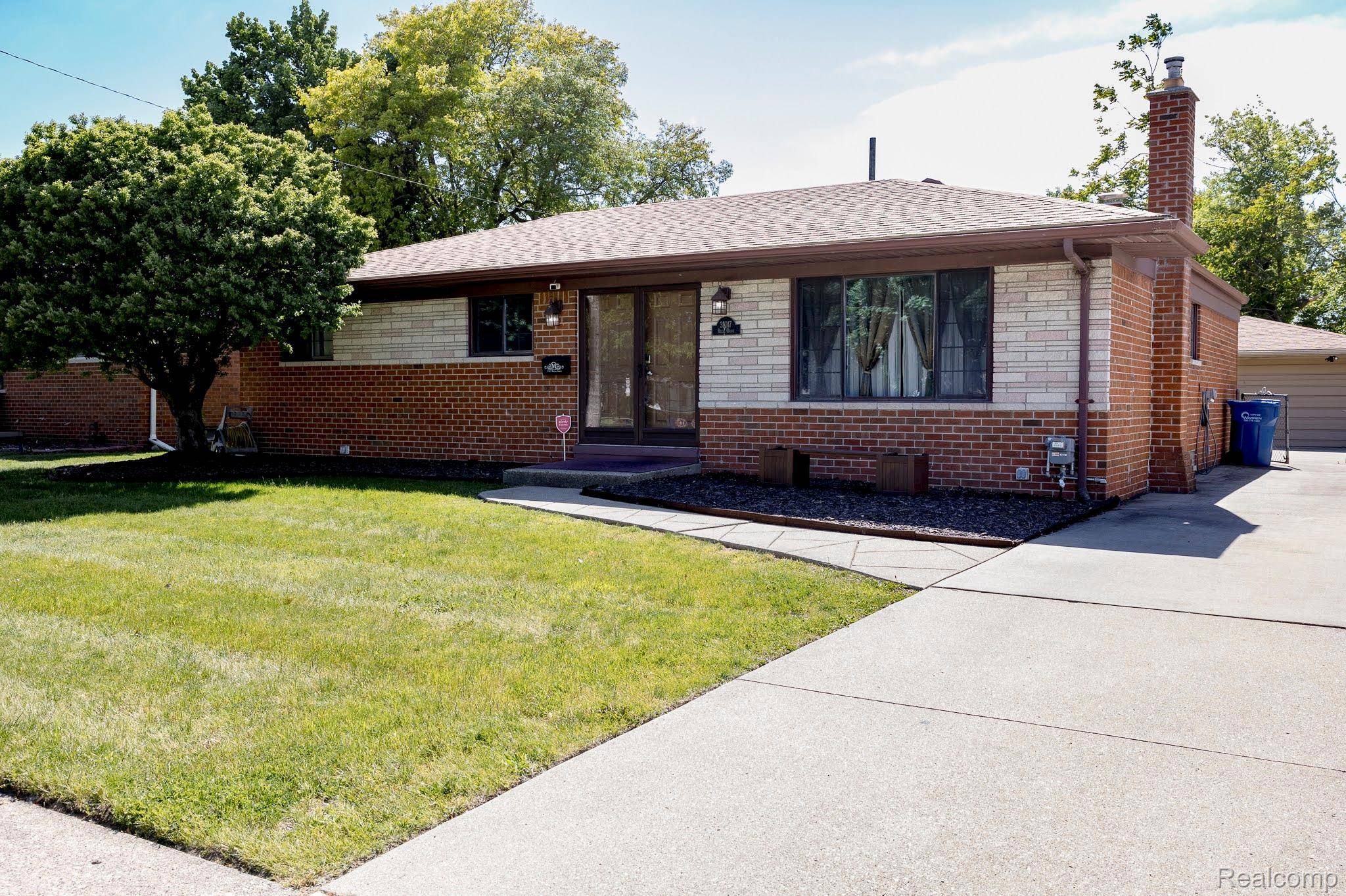 31017 Regal DR, Warren, MI 48088