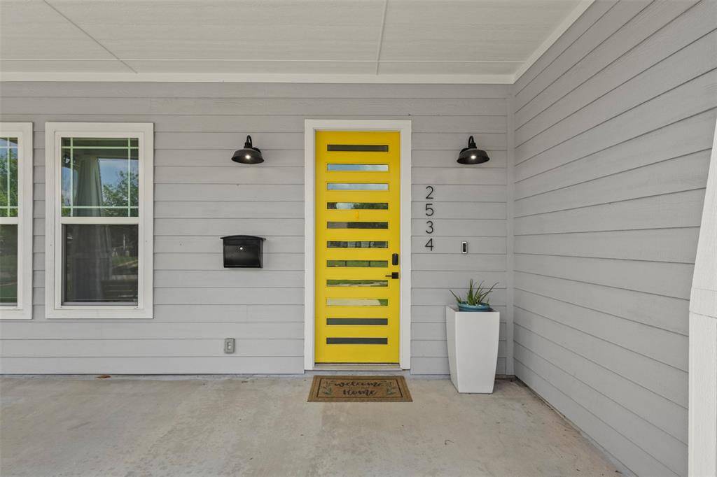 2534 Gladstone Drive, Dallas, TX 75211