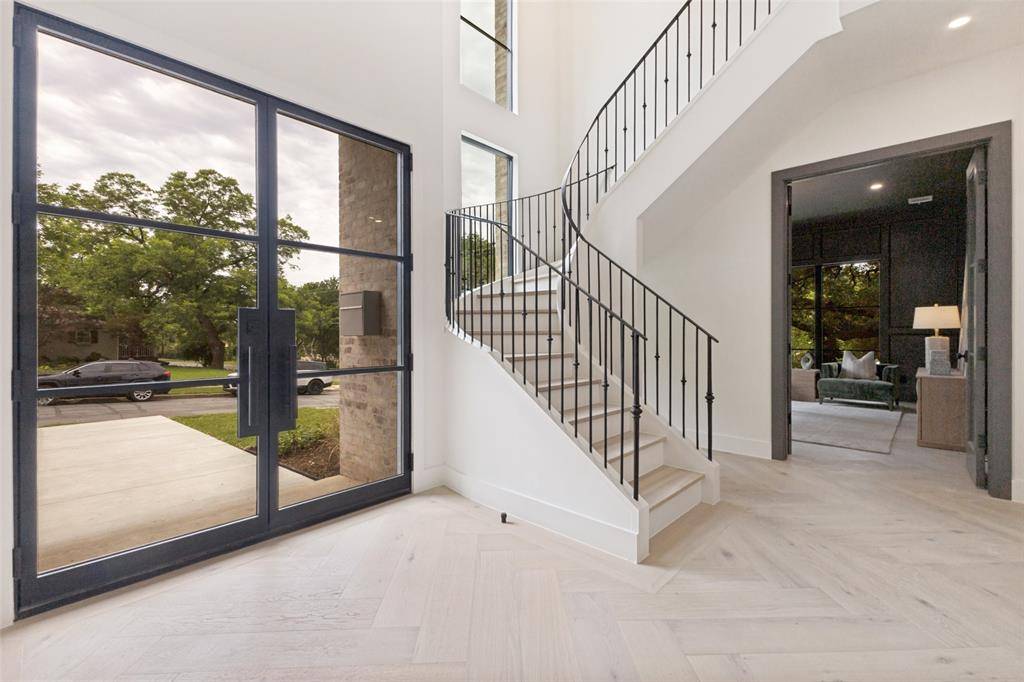 6803 Casa Loma Avenue, Dallas, TX 75214