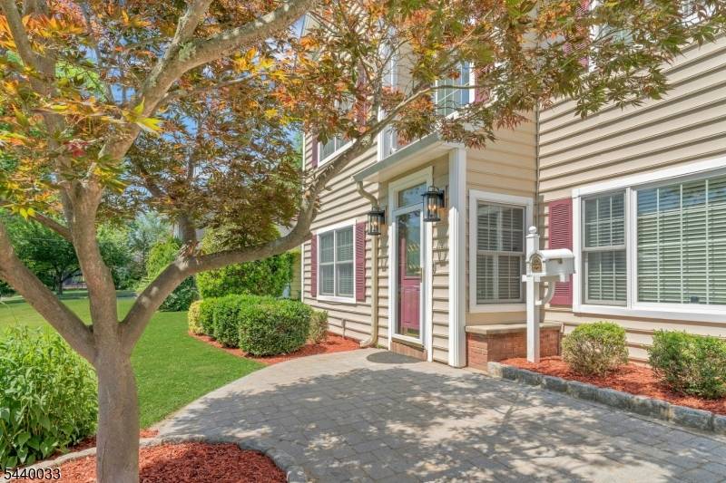 44 Ellers Dr, Chatham Boro, NJ 07928
