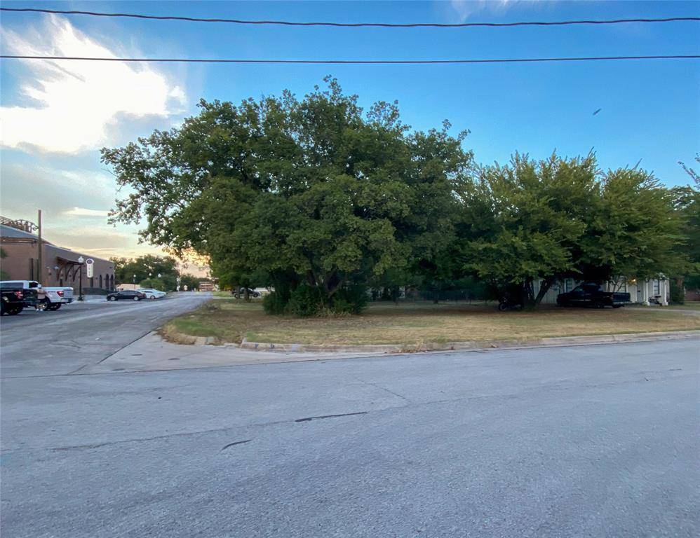 225 S Wilson Street, Burleson, TX 76028