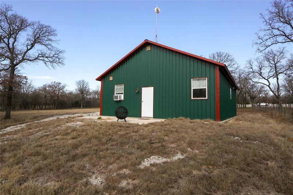 246 Silver Lakes Drive, Sunset, TX 76270