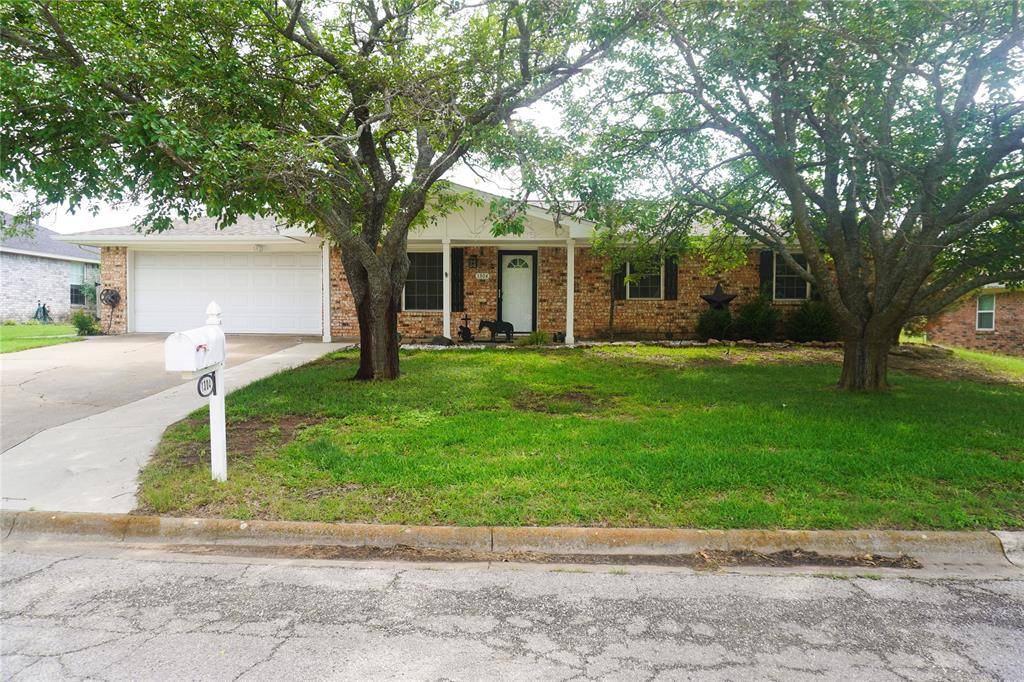 1304 Bellaire Street, Bowie, TX 76230
