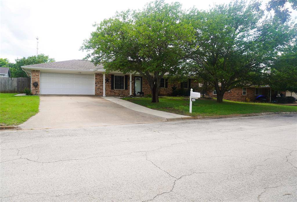 1304 Bellaire Street, Bowie, TX 76230