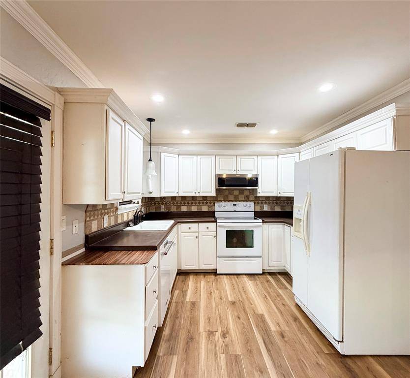 1304 Bellaire Street, Bowie, TX 76230