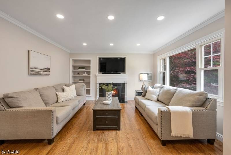 419 Wyckoff Ave, Ramsey Boro, NJ 07446