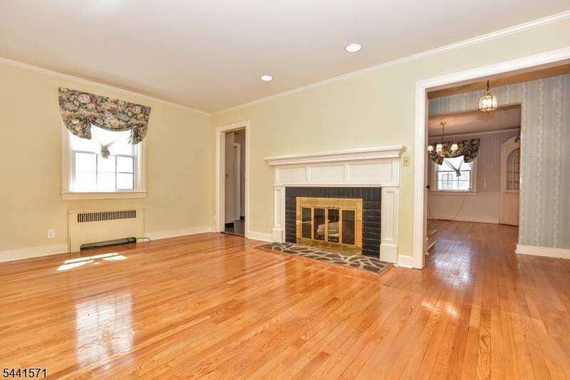 161 Wyckoff Ave, Wyckoff Twp., NJ 07481