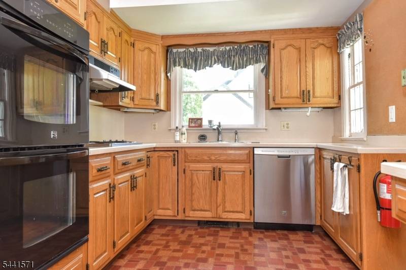 161 Wyckoff Ave, Wyckoff Twp., NJ 07481