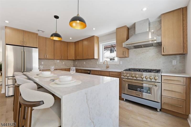 138A Weigands Ln, Secaucus Town, NJ 07094
