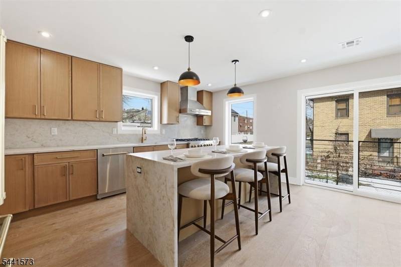 138A Weigands Ln, Secaucus Town, NJ 07094