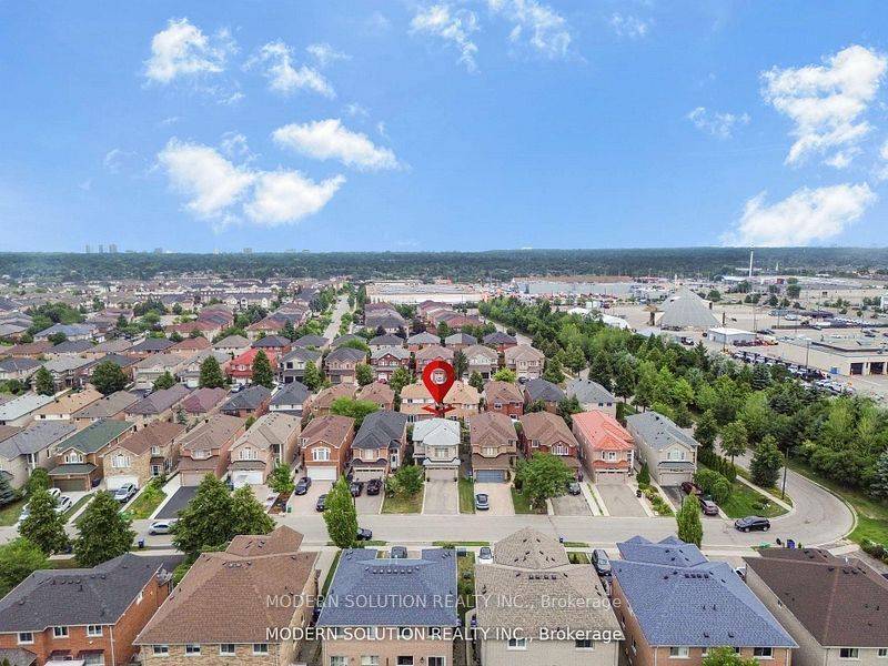 552 Wildgrass RD, Mississauga, ON L5B 4H7