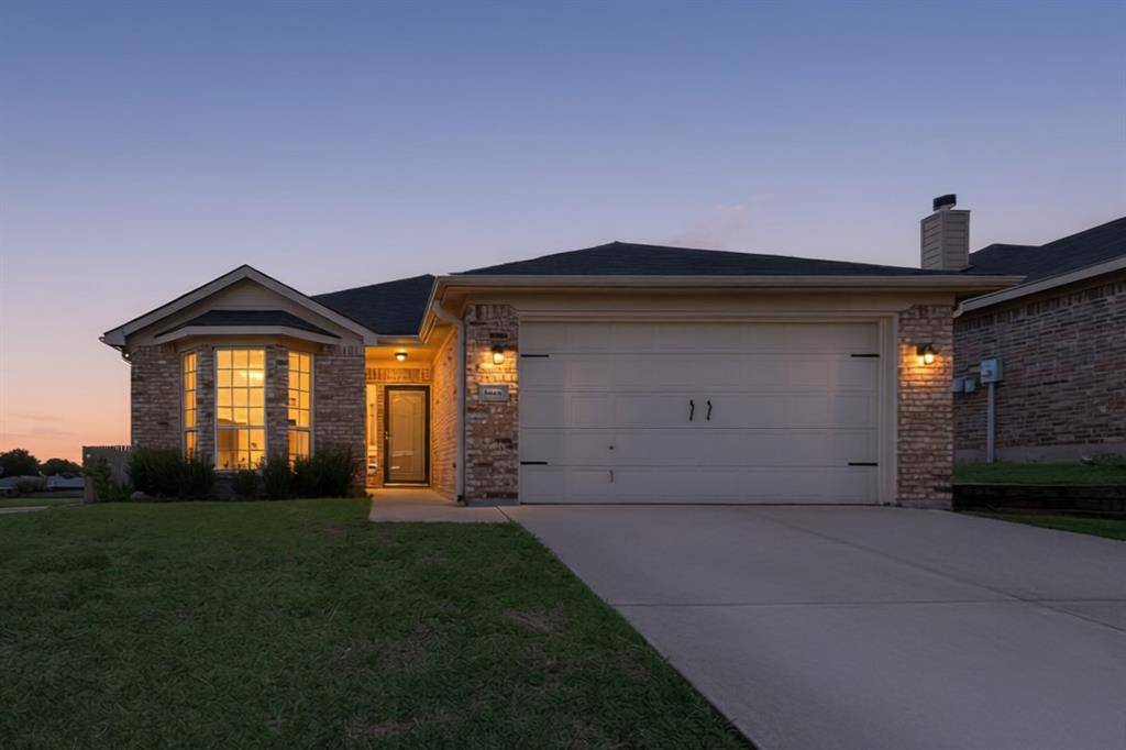 10001 Blue Bell Drive, Fort Worth, TX 76108