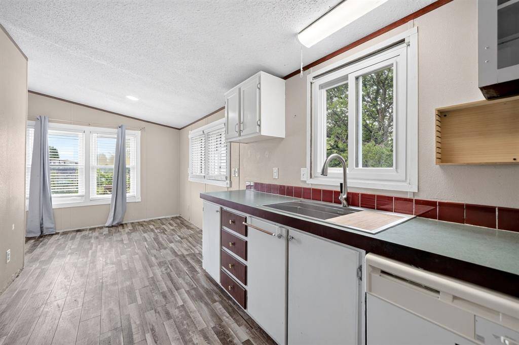 929 W Sterrett Road, Waxahachie, TX 75167
