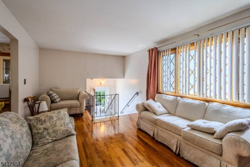 149 Strawberry Hill Ave, Woodbridge Twp., NJ 07095
