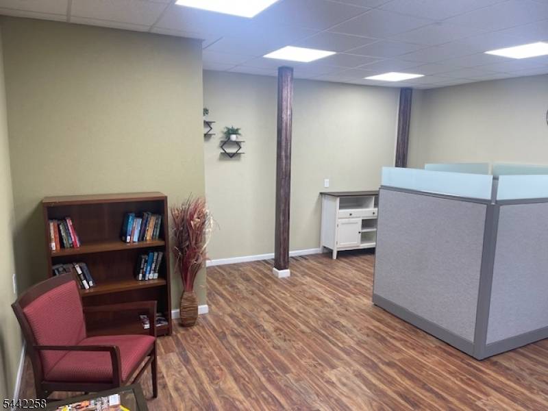 609 Roselle St, Linden City, NJ 07036