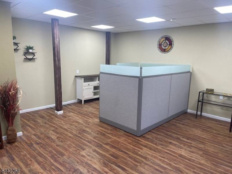 609 Roselle St, Linden City, NJ 07036