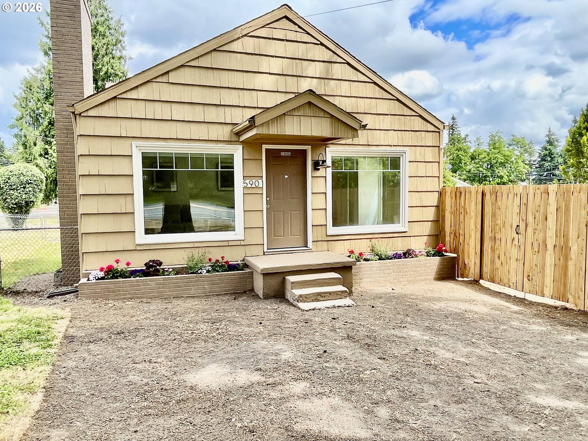 5901 SE FLAVEL DR, Portland, OR 97206