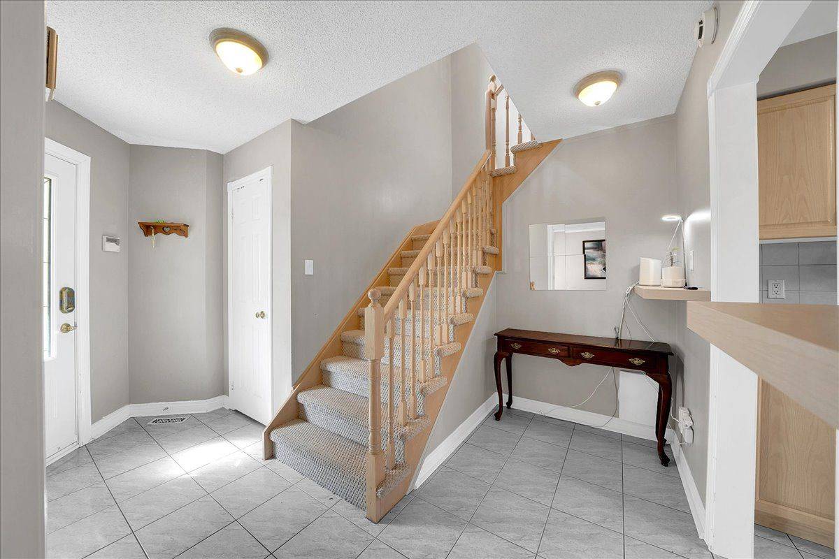 17 Berrydown DR, Caledon, ON L7E 1L6