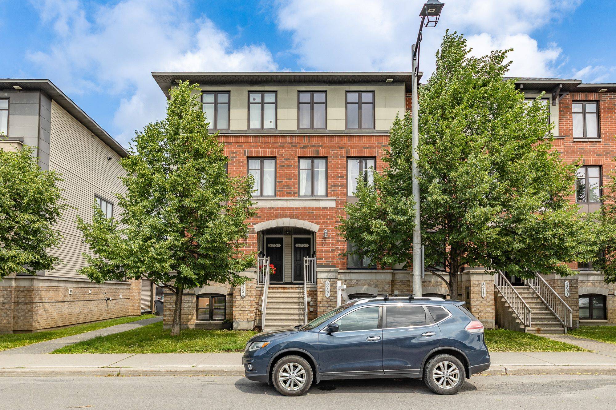 573B Chapman Mills DR, Barrhaven, ON K2J 5T2