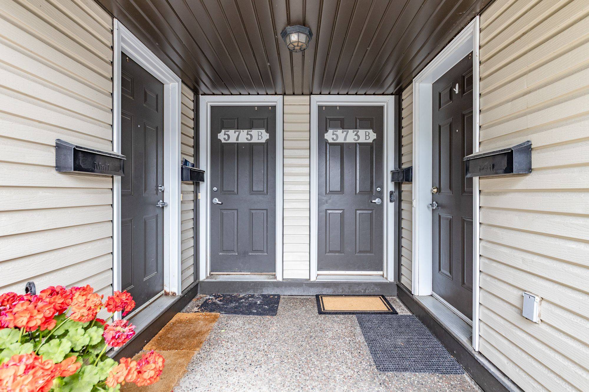 573B Chapman Mills DR, Barrhaven, ON K2J 5T2