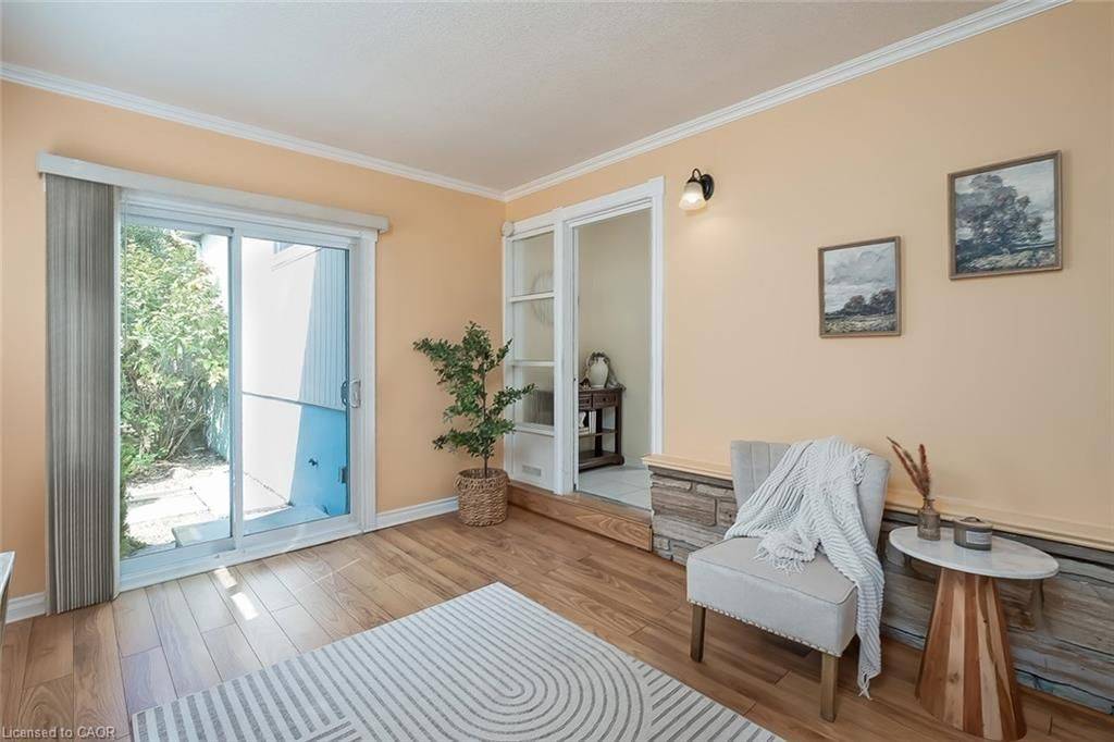 652 Ardleigh CRES, Burlington, ON L7L 4K8