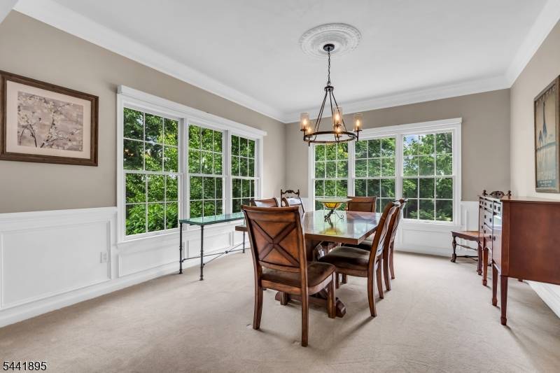 8 Steeplechase Ln, Franklin Twp., NJ 08802