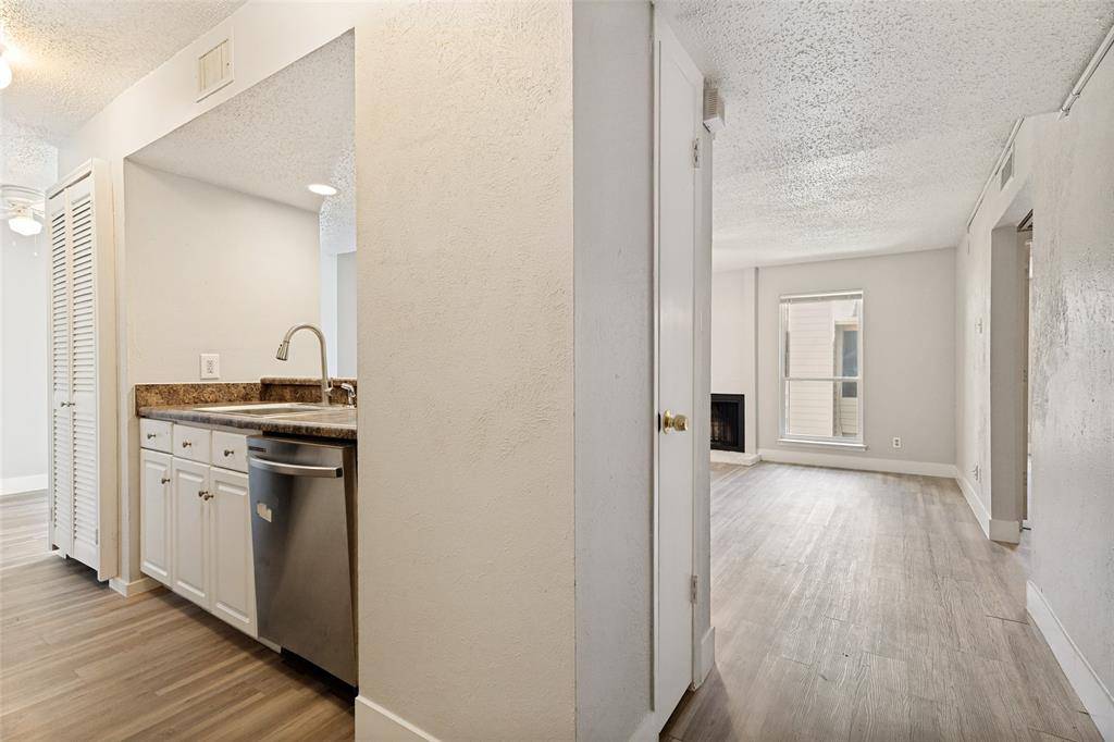5522 Boca Raton Boulevard #404, Fort Worth, TX 76112