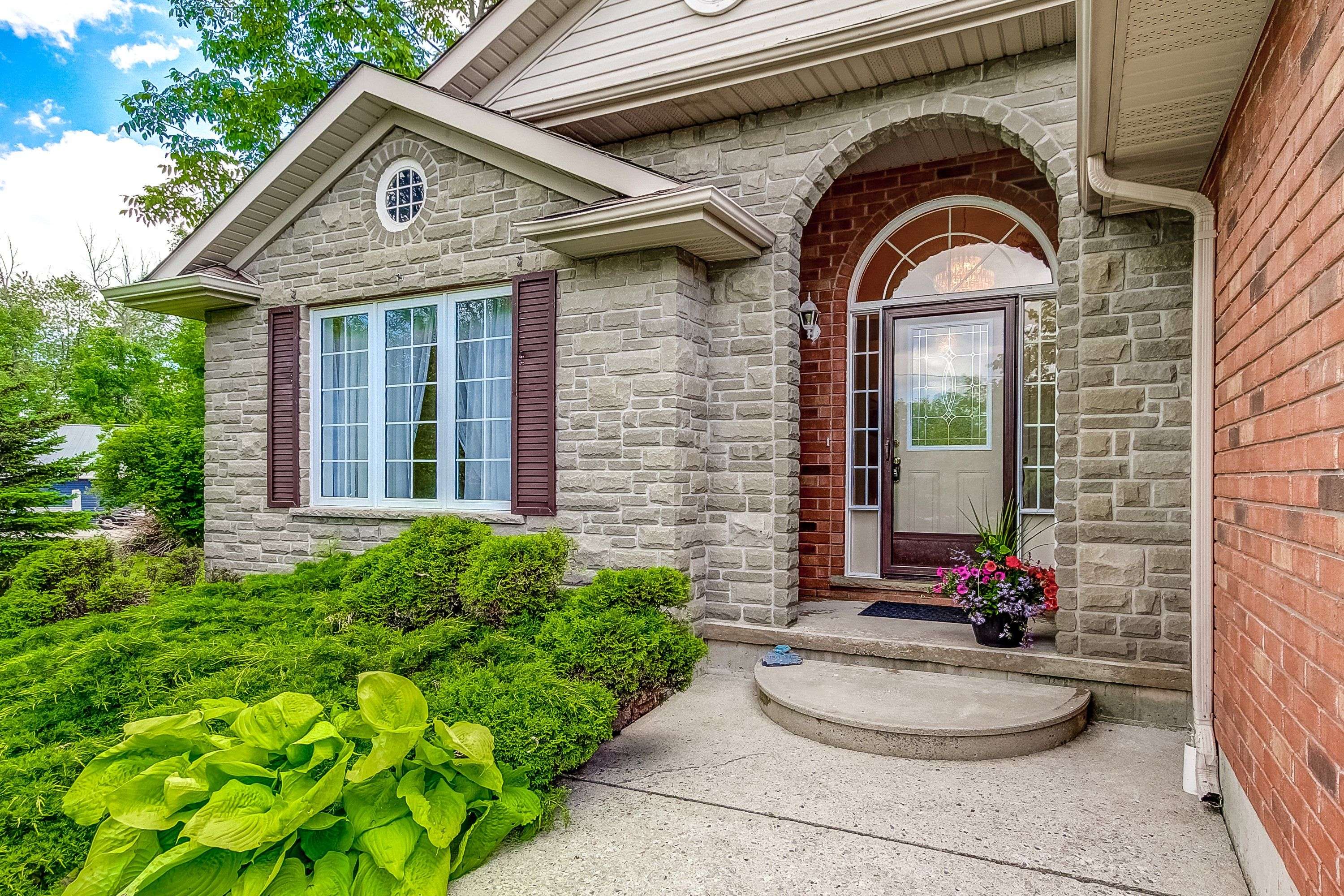 25 Bates LN, Haldimand, ON N1A 2W8