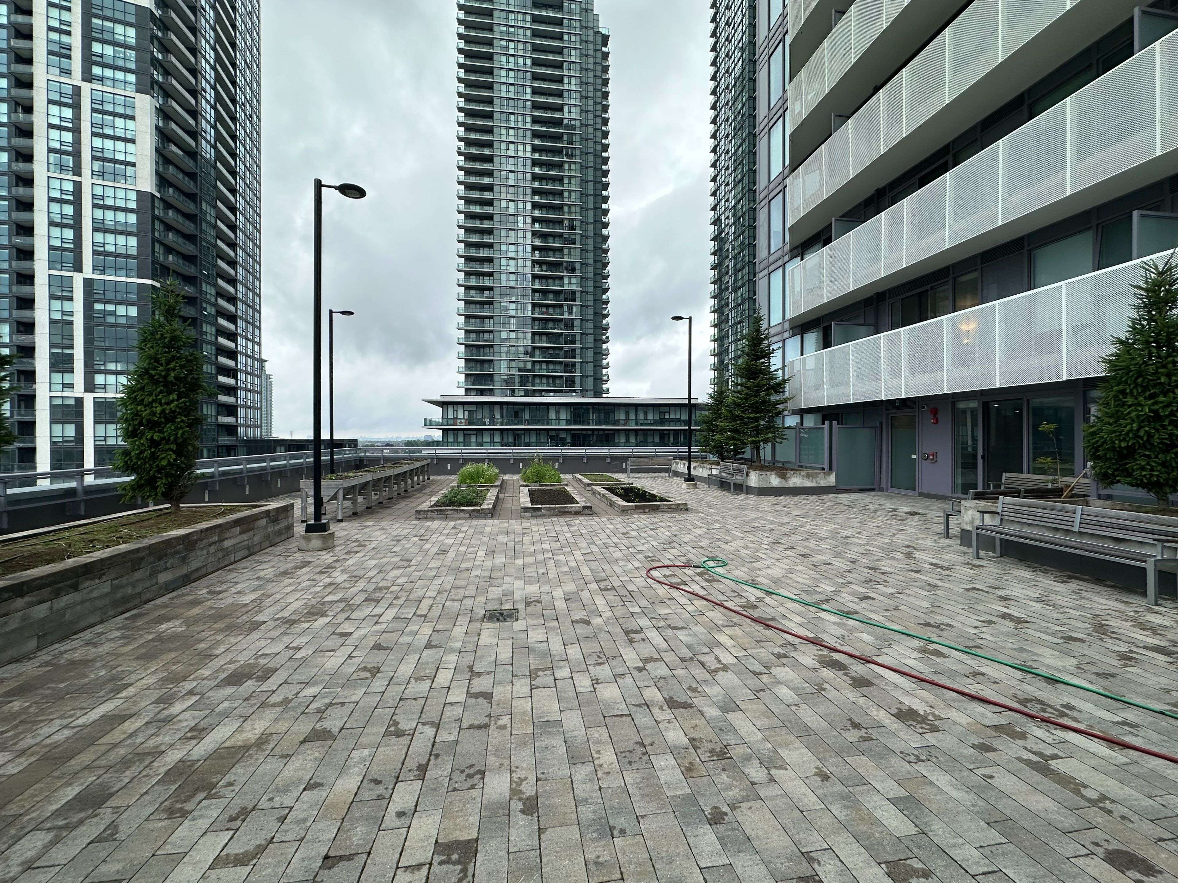4065 Confederation Pkwy #1402, Mississauga, ON L5B 0L4