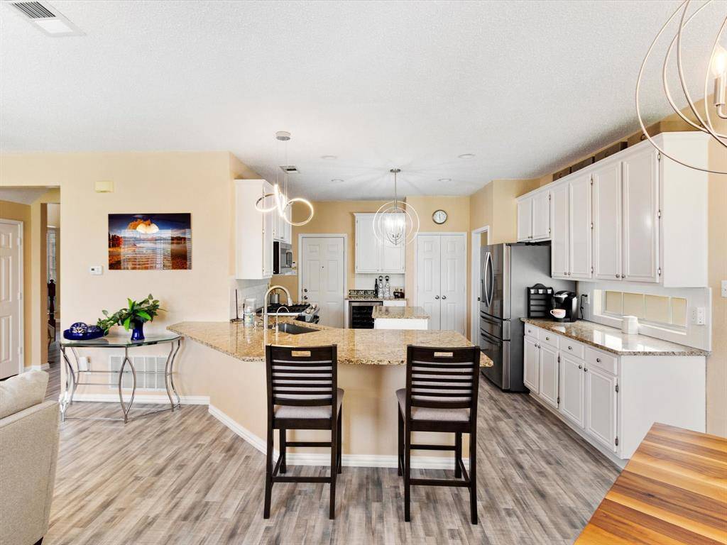 615 E Lynn Creek Drive, Arlington, TX 76002