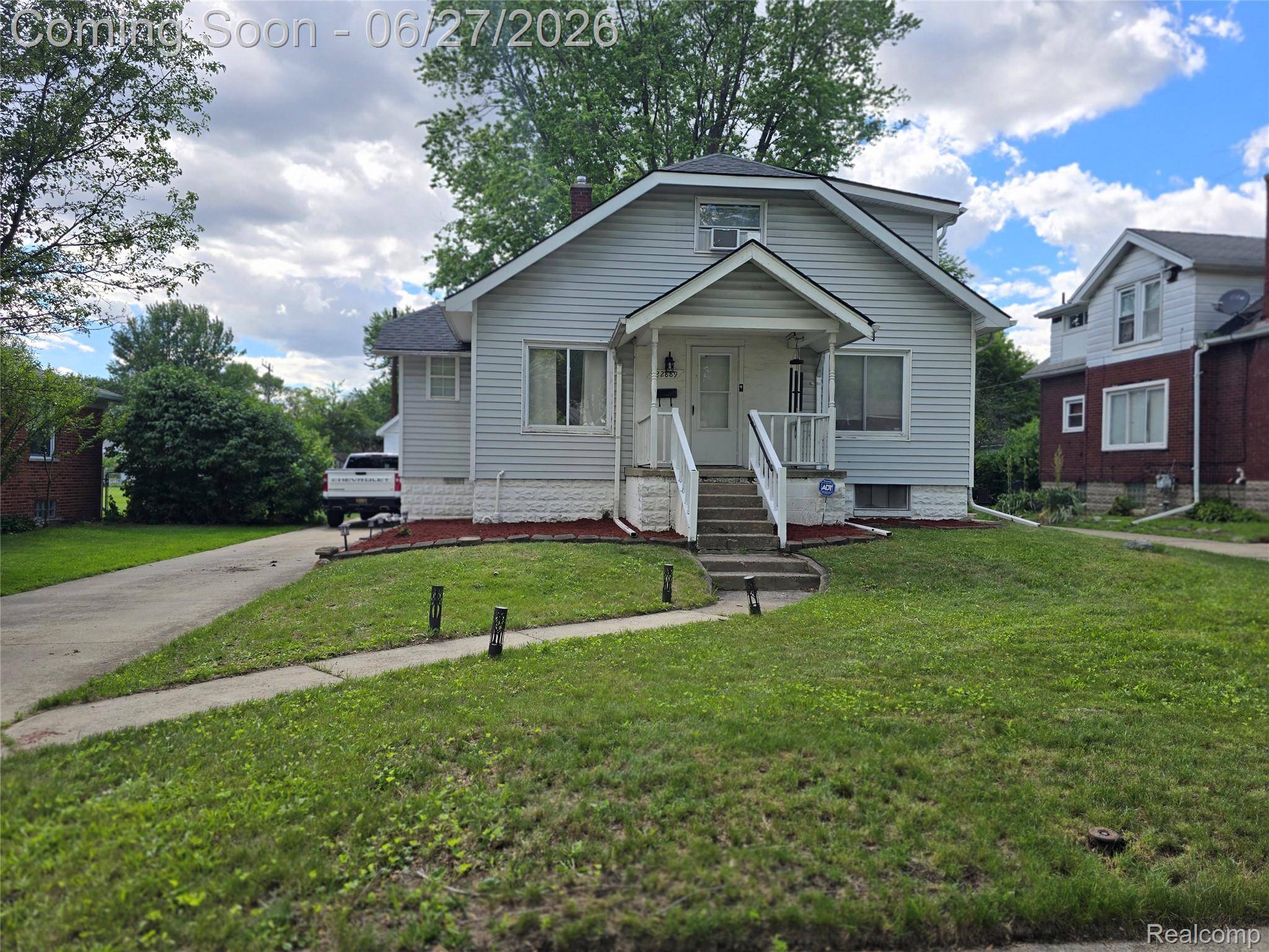 22889 Oakwood AVE, Eastpointe, MI 48021