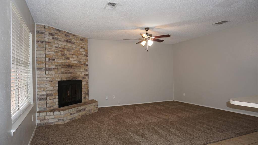 9904 Runnymeade Place, Fort Worth, TX 76108