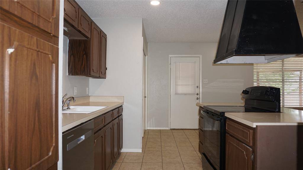 9904 Runnymeade Place, Fort Worth, TX 76108