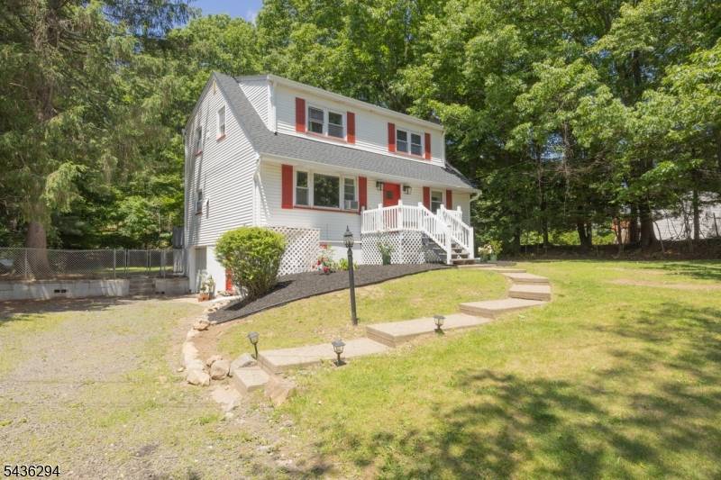 39 Broadway, West Milford Twp., NJ 07480