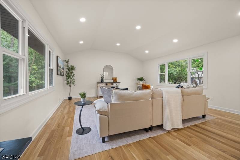 100 Pier Ln, Fairfield Twp., NJ 07004