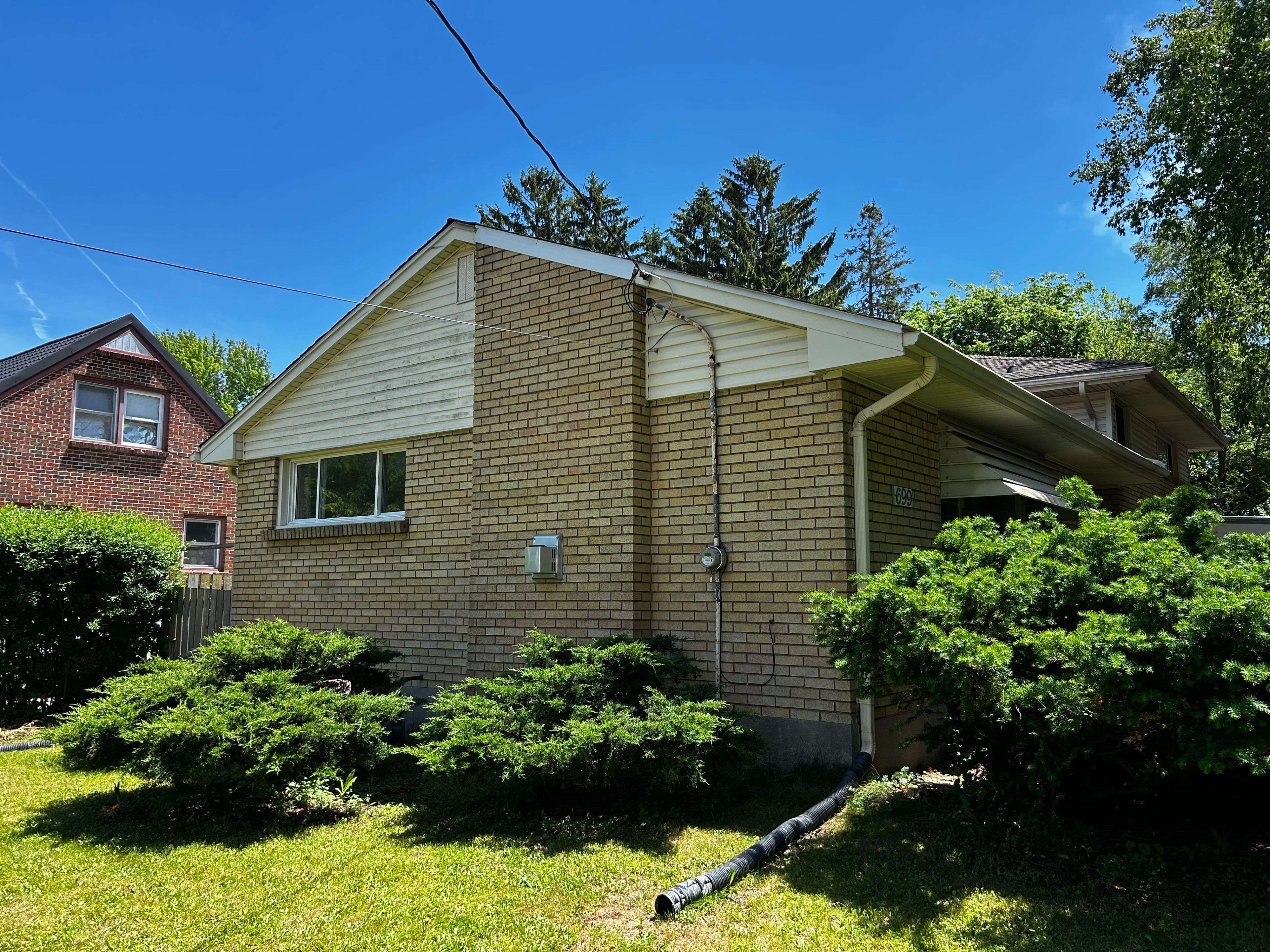 699 Huron ST #A, London East, ON N5Y 4K2