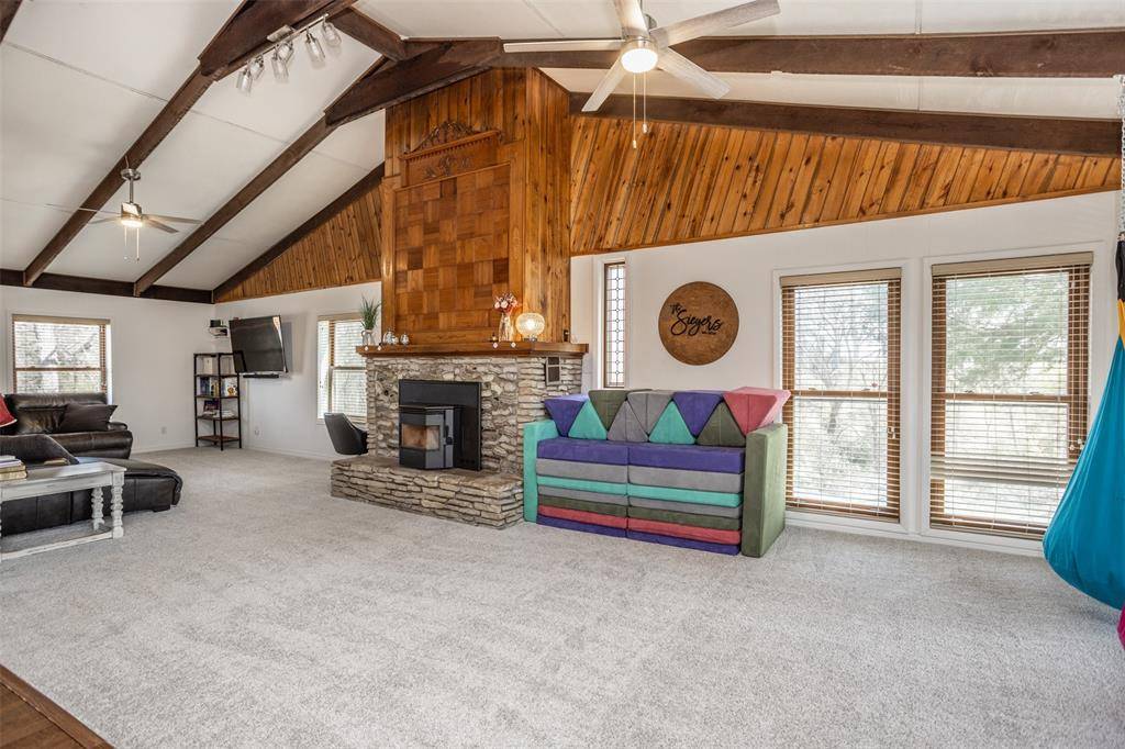231 Hickory Street, Lindsay, TX 76250