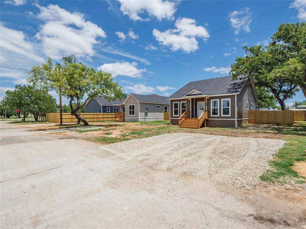 2904 Avenue D, Brownwood, TX 76801