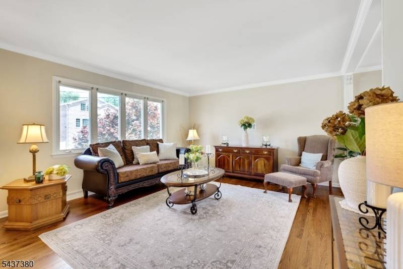 11 Monnett St, Little Ferry Boro, NJ 07643