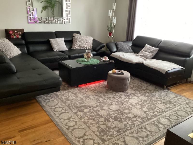 17B Garden Dr, Elmwood Park Boro, NJ 07407
