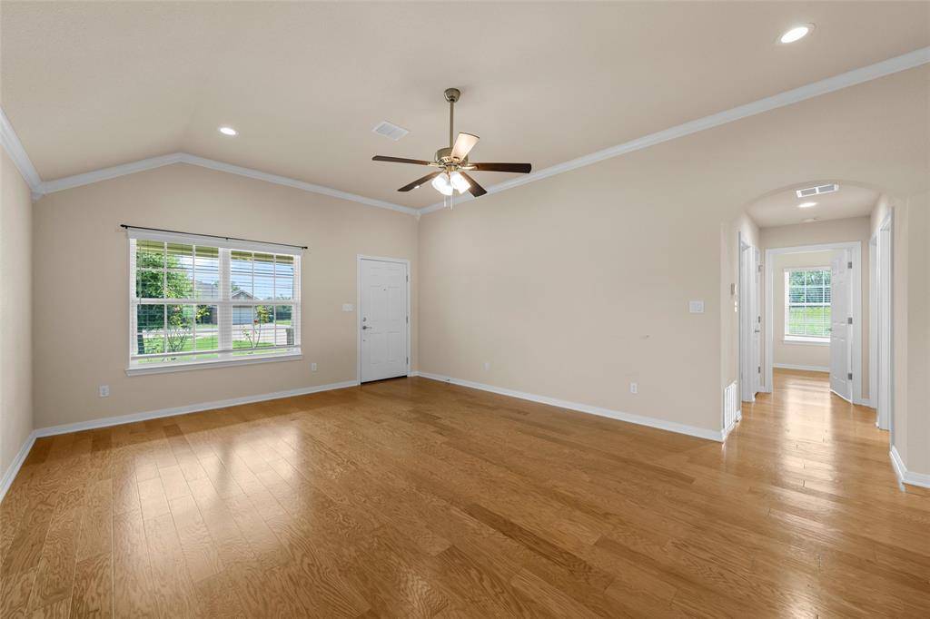 637 Hoffmeyer Lane, Robinson, TX 76706