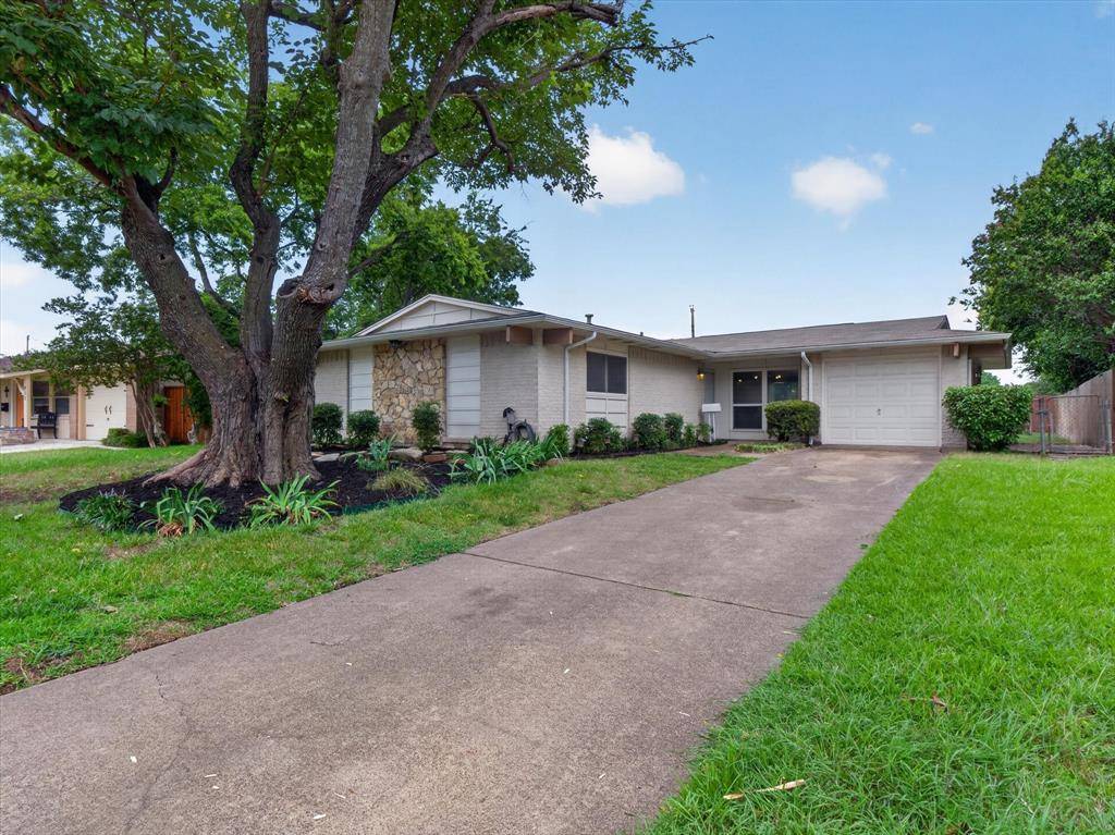 833 Brentwood Lane, Richardson, TX 75080