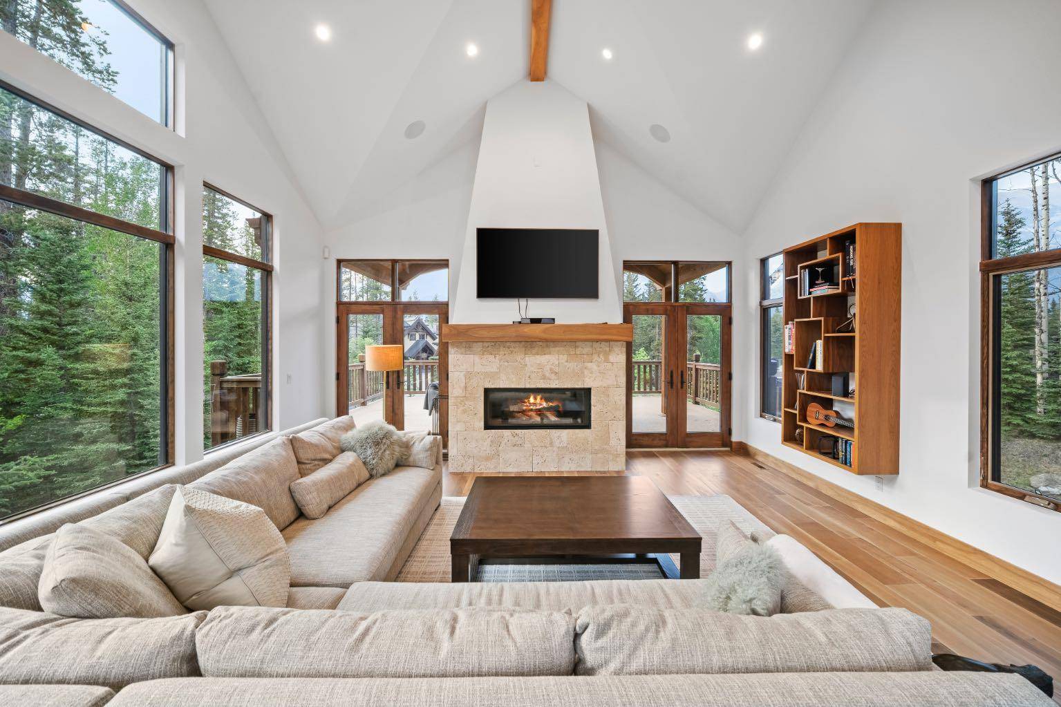 118 Cairns LNDG, Canmore, AB T1W 3J9