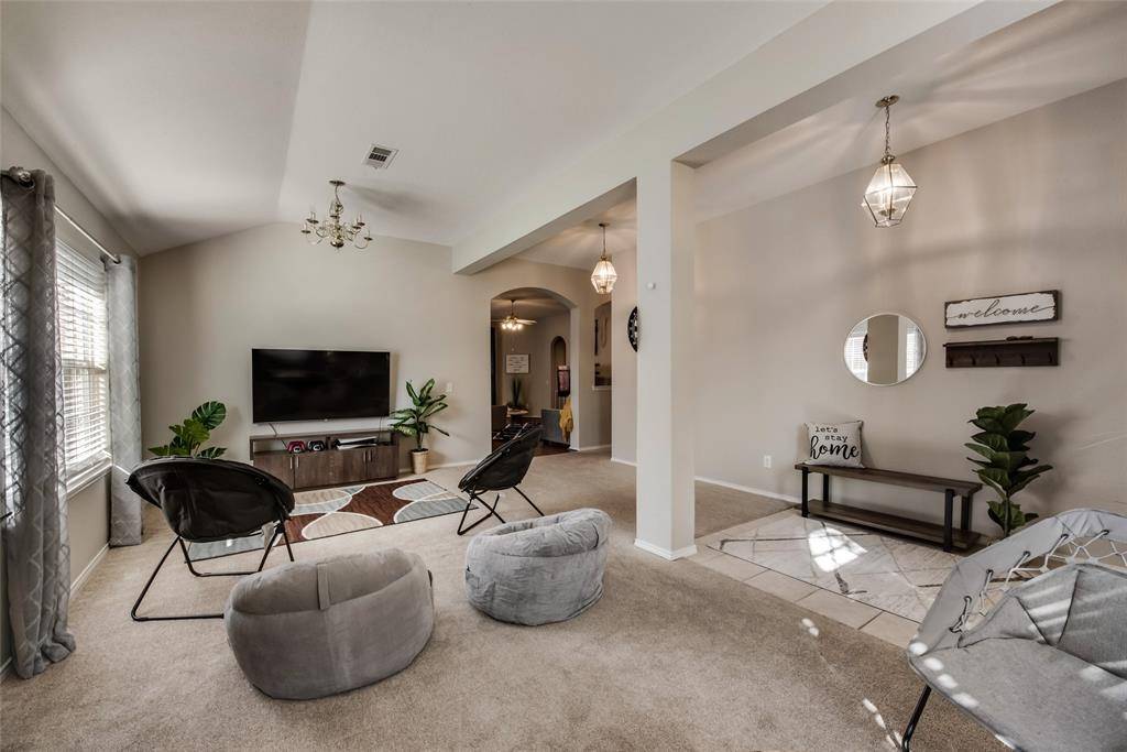 2732 Excalibur Drive, Grand Prairie, TX 75052